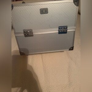 London Soho New York Silver Makeup Case